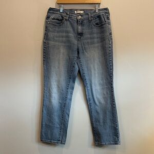 Levi's Straight Leg Jeans in Faded Blue. Size 12.